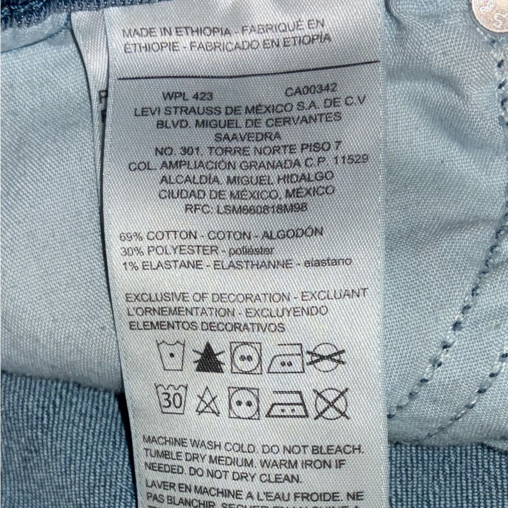 Levi's Women's Light Blue and Medium Blue Skinny Jeans - Pair - Picture 11 of 13